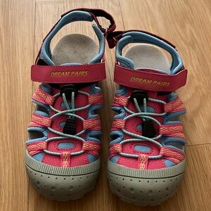 Big girls size 4 water shoes